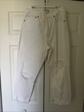 Abercrombie & Fitch The Mom High Rise - White Jean